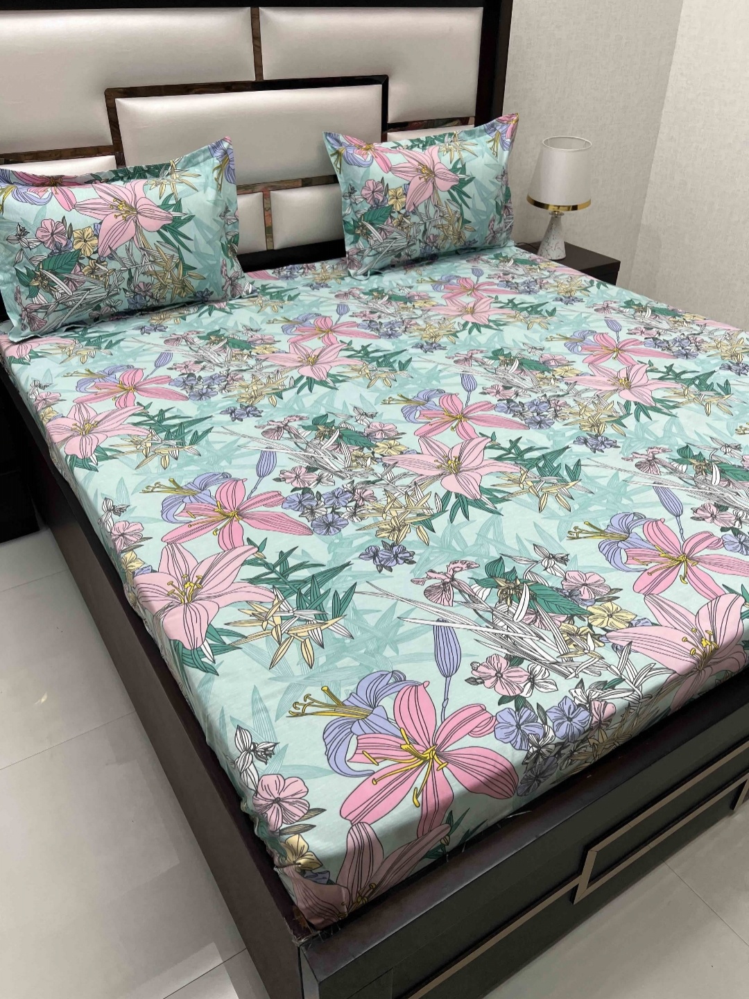 

Pure Decor Amulya Green Floral Printed Microfiber 250 TC Queen Bedsheet & 2 Pillow Covers
