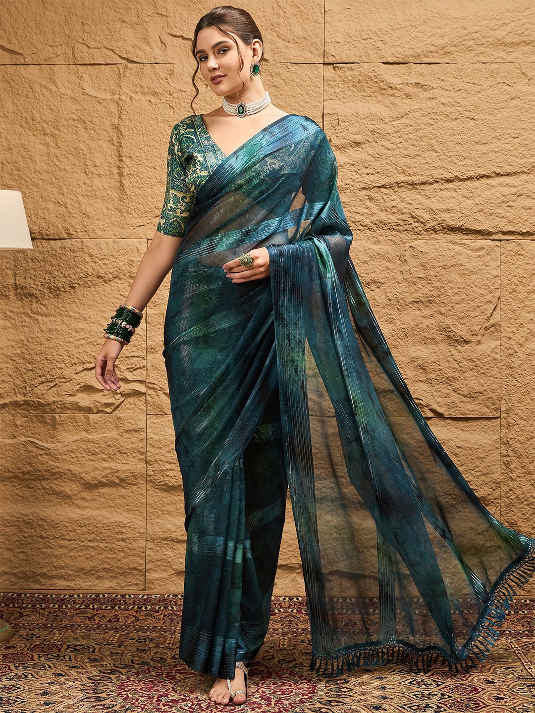 

Sangria Printed Solid Saree With Blouse Piece, Blue