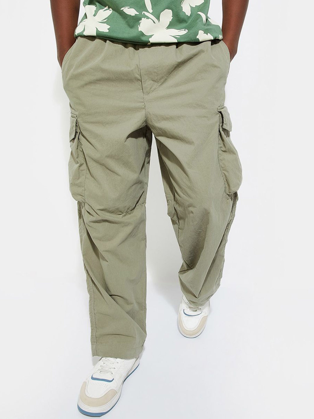 

Max Urb_N Men Solid Parachute Pants with Cargo Pockets, Green