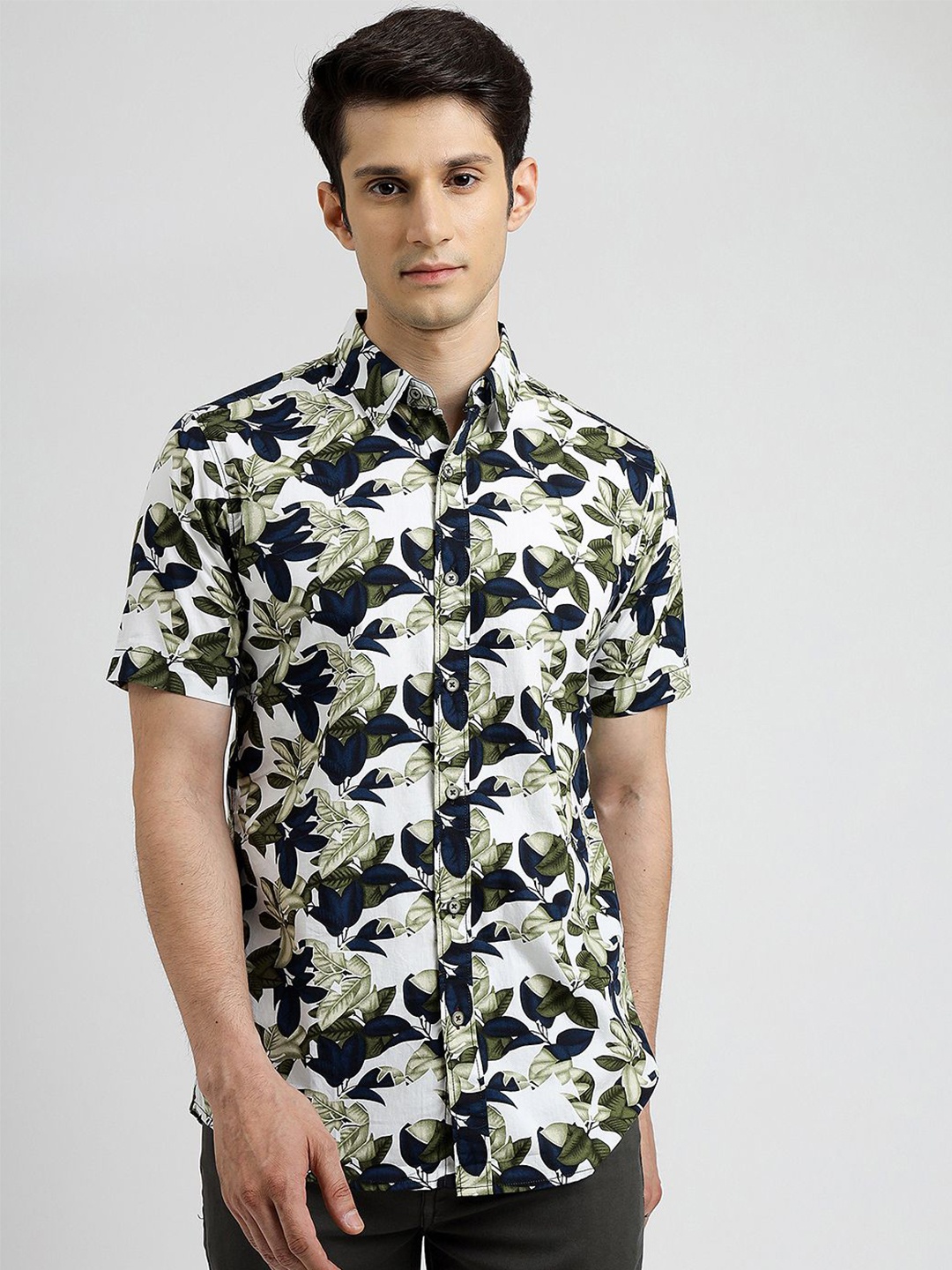 

JADE BLUE Men Spread Collar Floral Printed Cotton Slim Fit Casual Shirt, Green