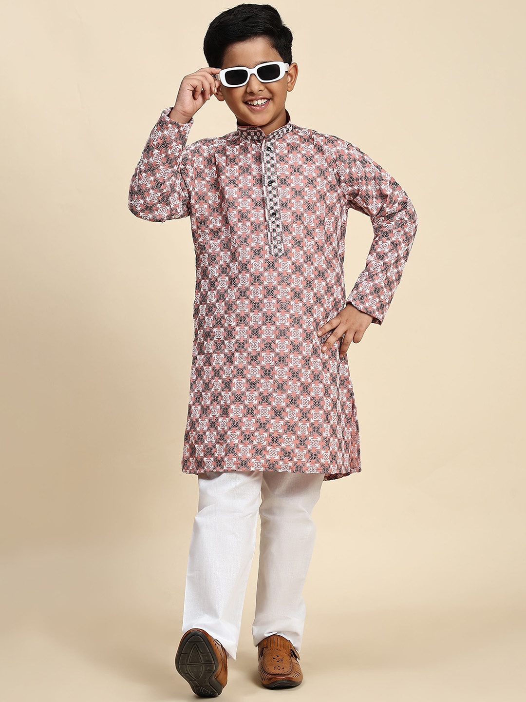 

Pro-Ethic STYLE DEVELOPER Boys Ethnic Motifs Thread Work Pure Cotton Kurta with Pyjama, Peach