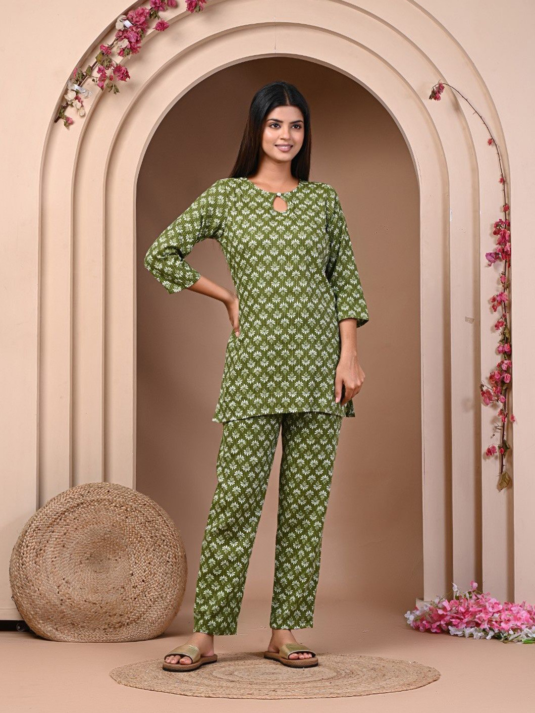

Futra Gabha Women Floral Printed Nightdress, Olive