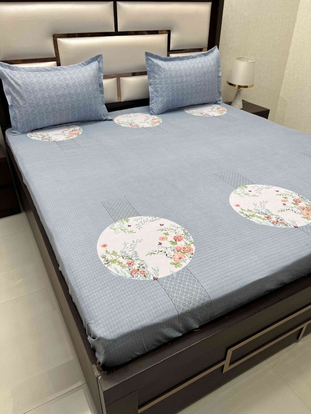

Pure Decor Leisure Fur Blue Floral Microfiber 250 TC King Bedsheet & 2 Pillow Covers