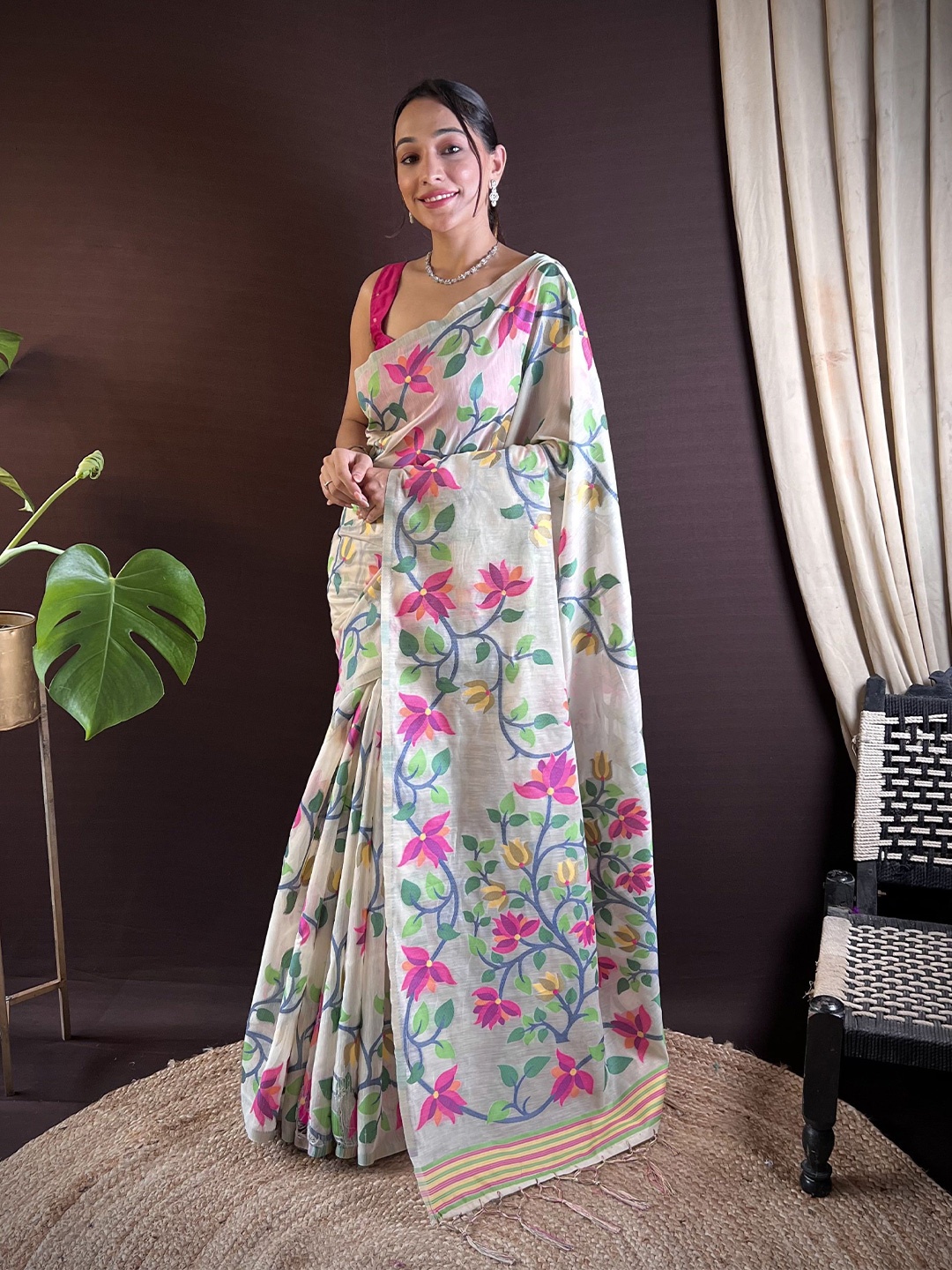 

HEER FASHION Floral Embroidered Saree, Grey