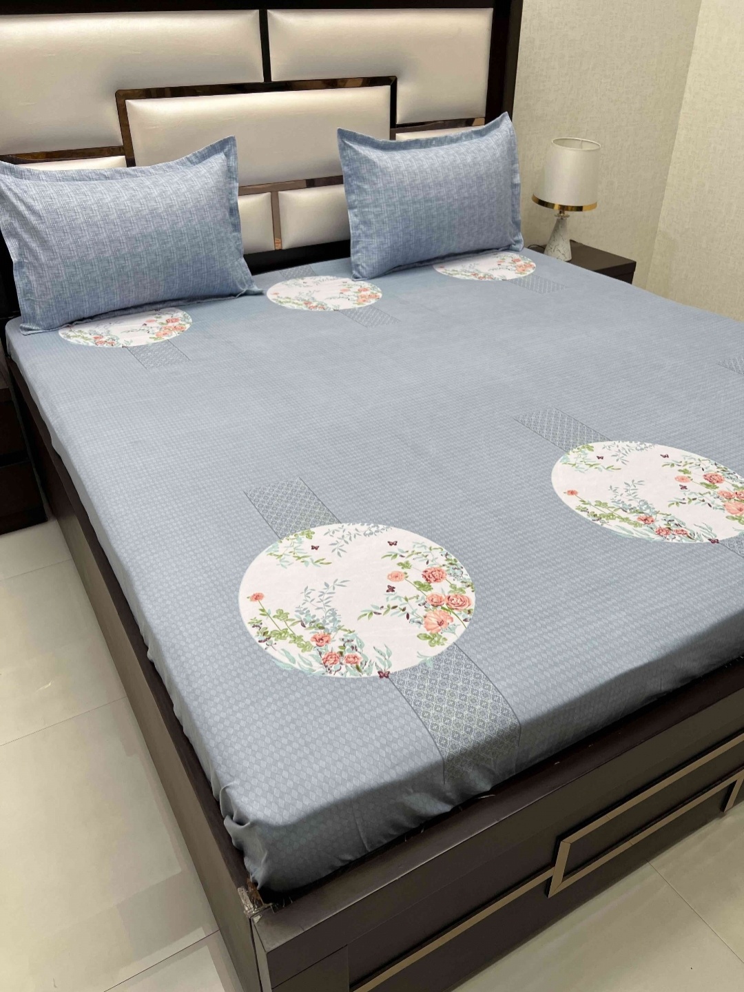 

Pure Decor Manor Blue Floral Printed Microfiber 260 TC King Bedsheet & 2 Pillow Covers