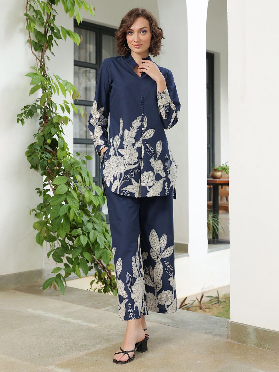 

JISORA Blue Floral Printed Mandarin Collar Pure Cotton Top With Trousers