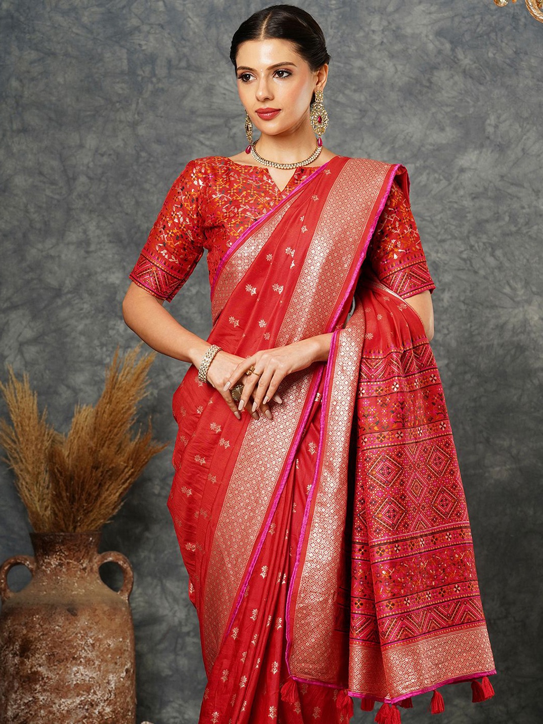 

Satrani Ethnic Motif Zari Woven Banarasi Saree, Red