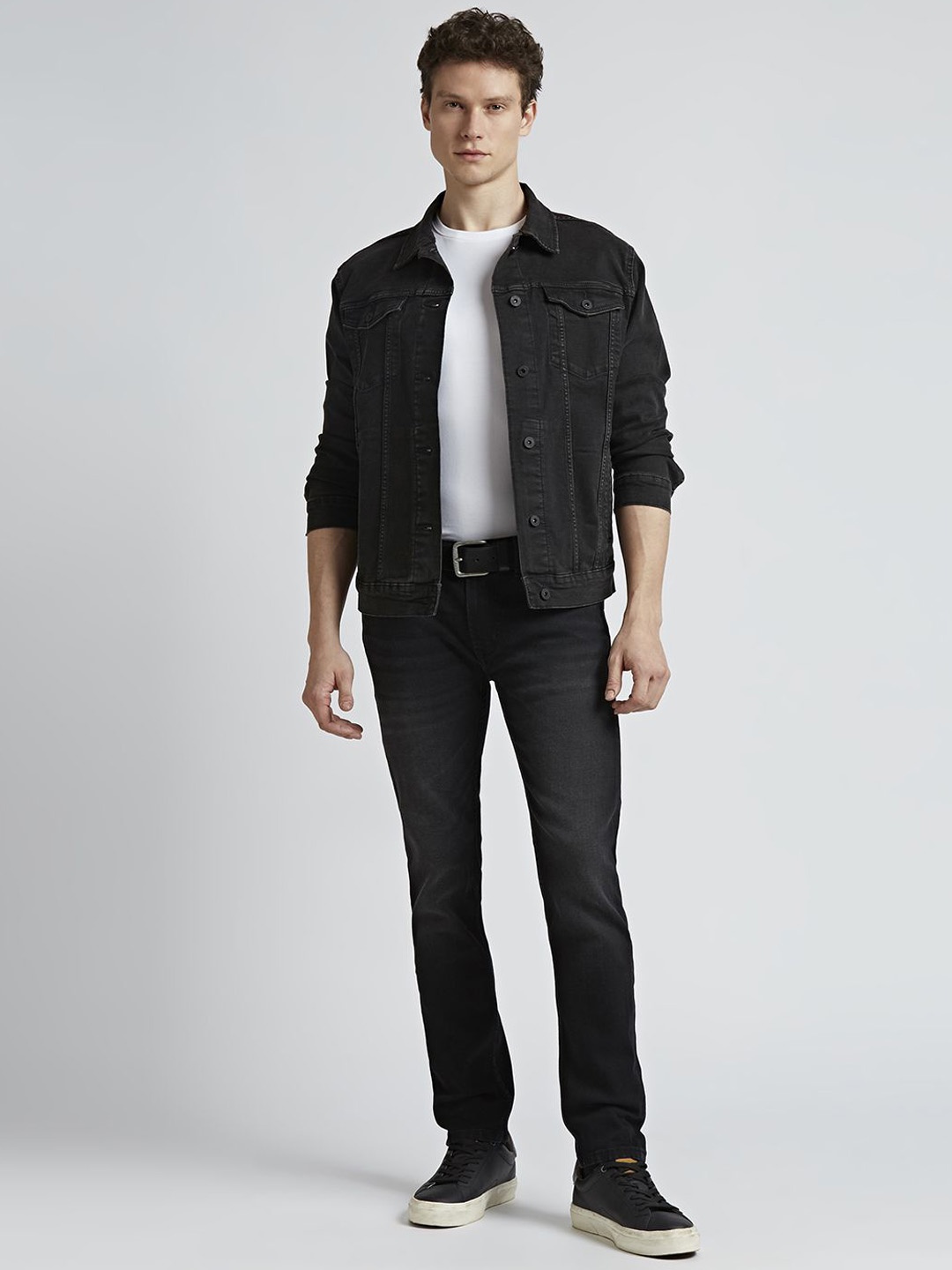 

Pepe Jeans Men Slim Fit Low-Rise Light Fade Stretchable Jeans, Black