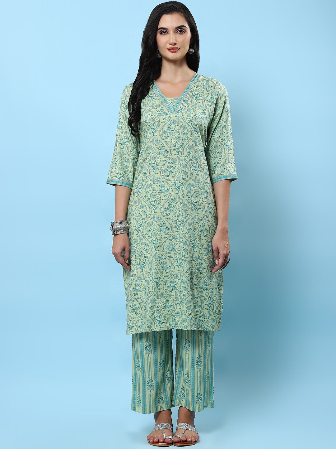 

Shree Floral Printed Liva Straight Kurta with Trousers, Green