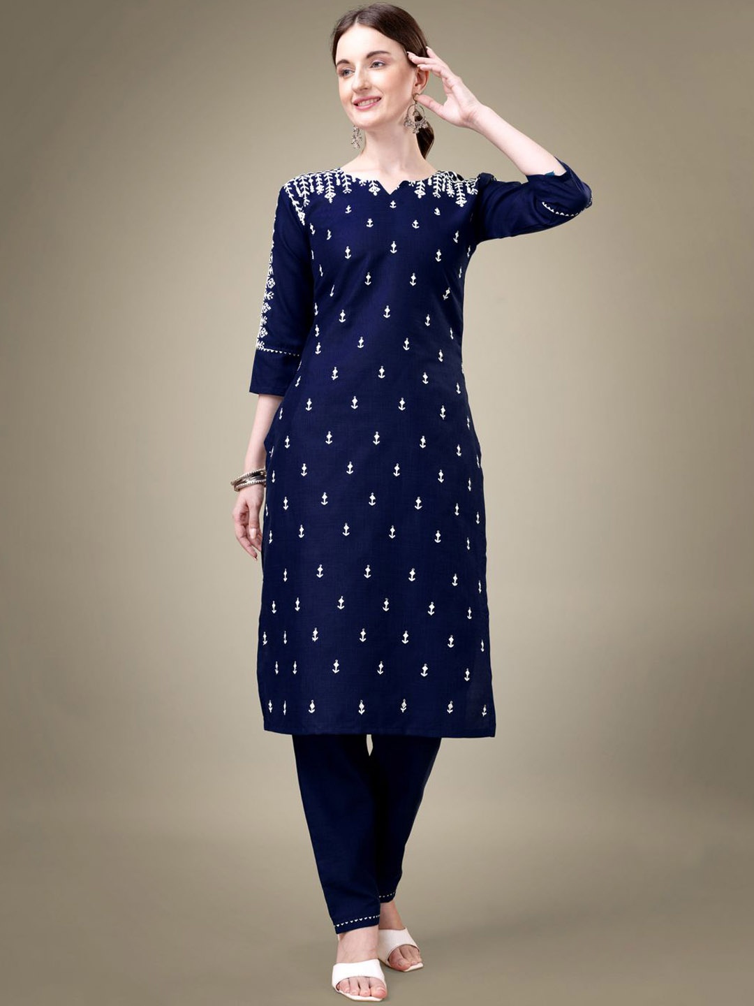 

KAYOMMI Ethnic Motifs Thread Work Straight Kurta with Trousers, Navy blue