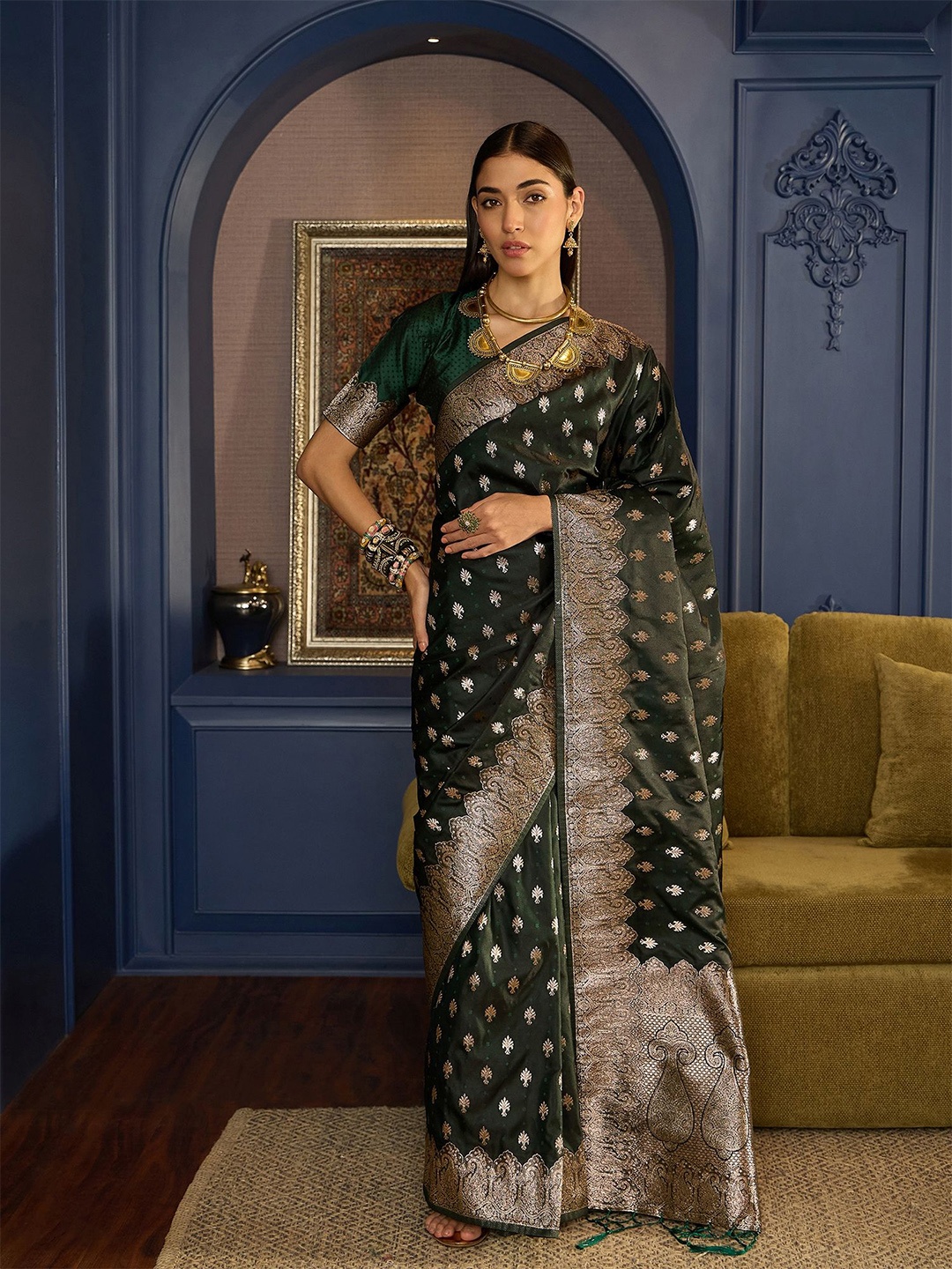 

Sangria Ethnic Motifs Woven Design Banarasi Saree With Unstitched Blouse, Green