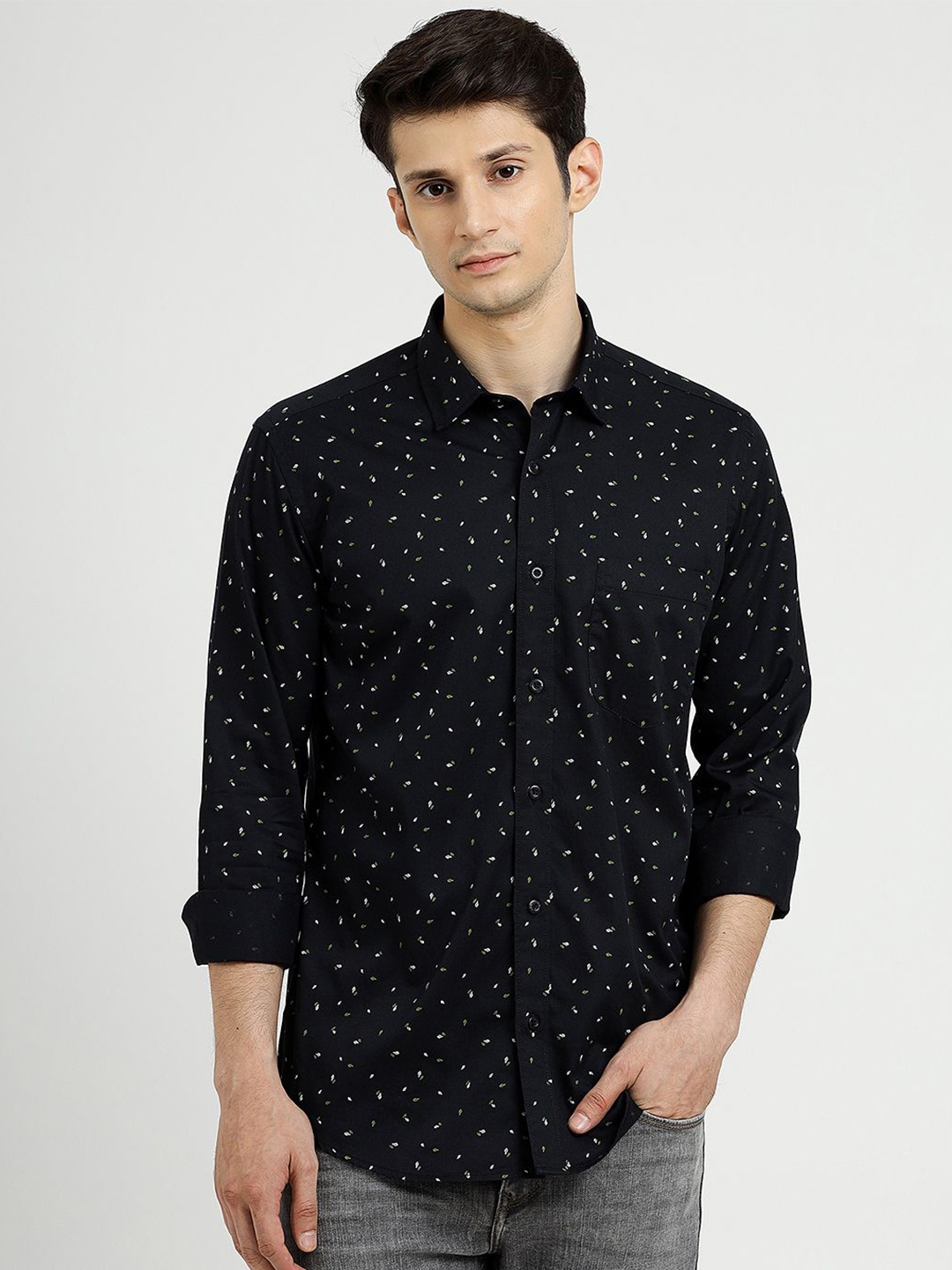 

Greenfibre Men Cutaway Collar Micro Ditsy Printed Cotton Casual Shirt, Black