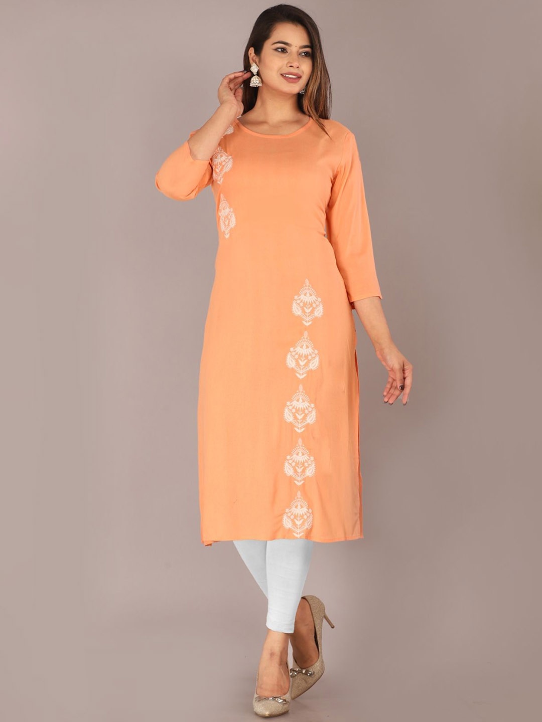 

Mehsoos Floral Embroidered Round Neck Straight Kurta, Orange