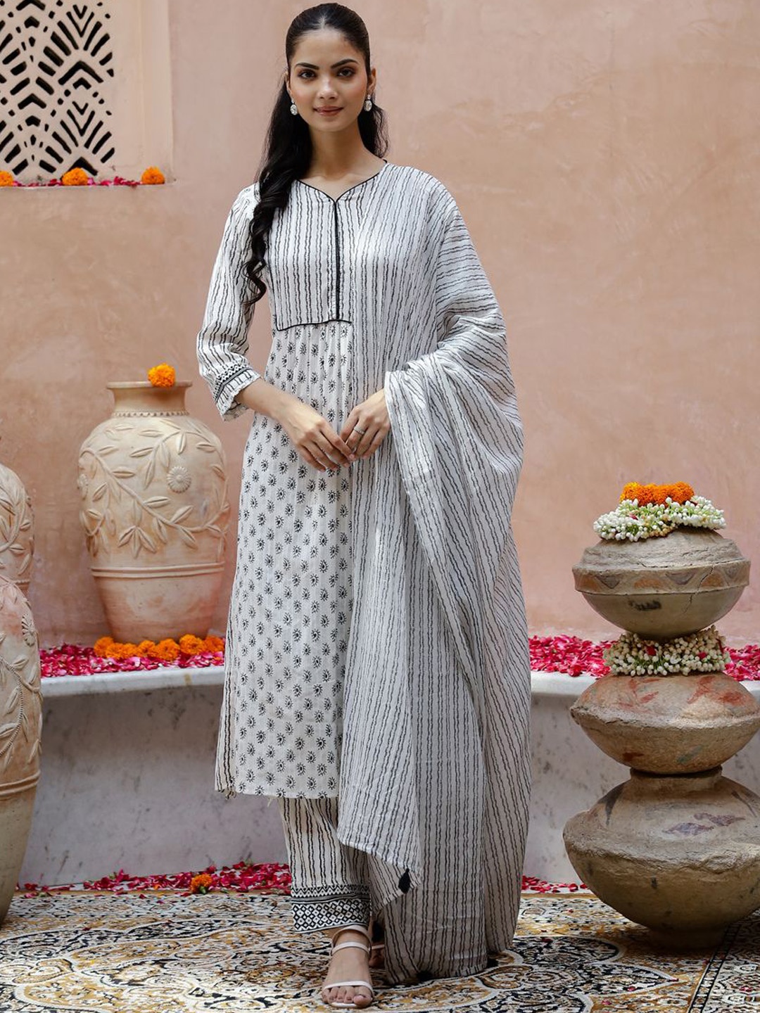 

Sangria Printed Straight Kurta With Trousers & Dupatta, Cream