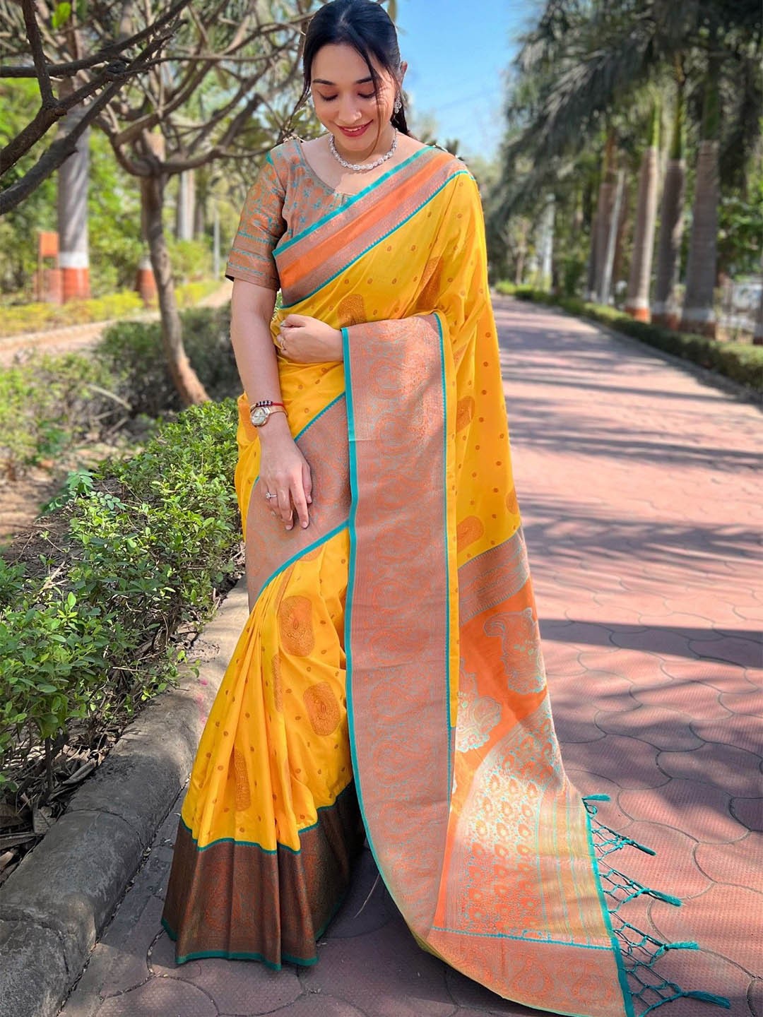 

MySilkLove Woven Design Zari Silk Blend Banarasi Saree, Yellow