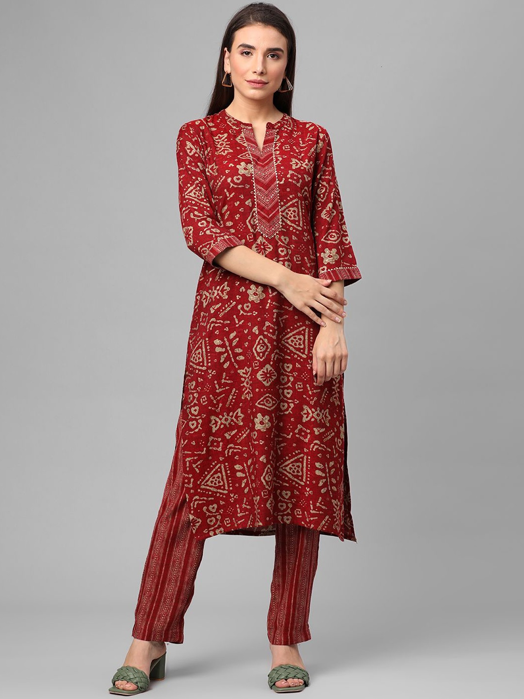 

Shree Abstract Printed Mandarin Collar Straight Kurta With Trousers, Maroon