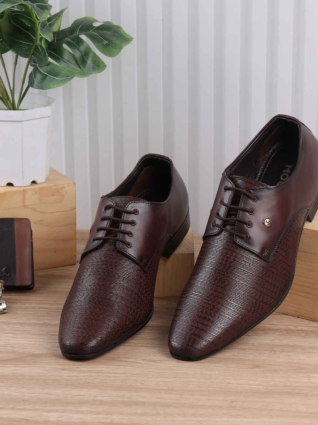 

Mochi Men Leather Solid Lace-Ups Formal Derbys, Maroon