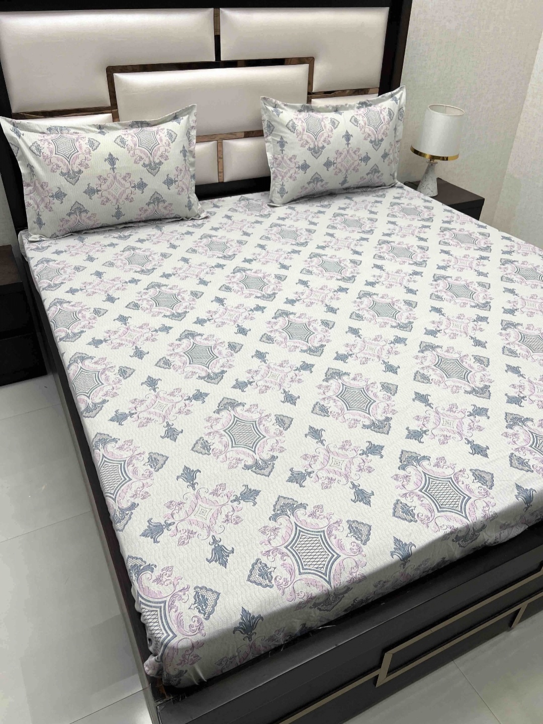 

Pure Decor Off White Printed 250 TC Pure Cotton Super King Bedsheet & 2 Pillow Covers