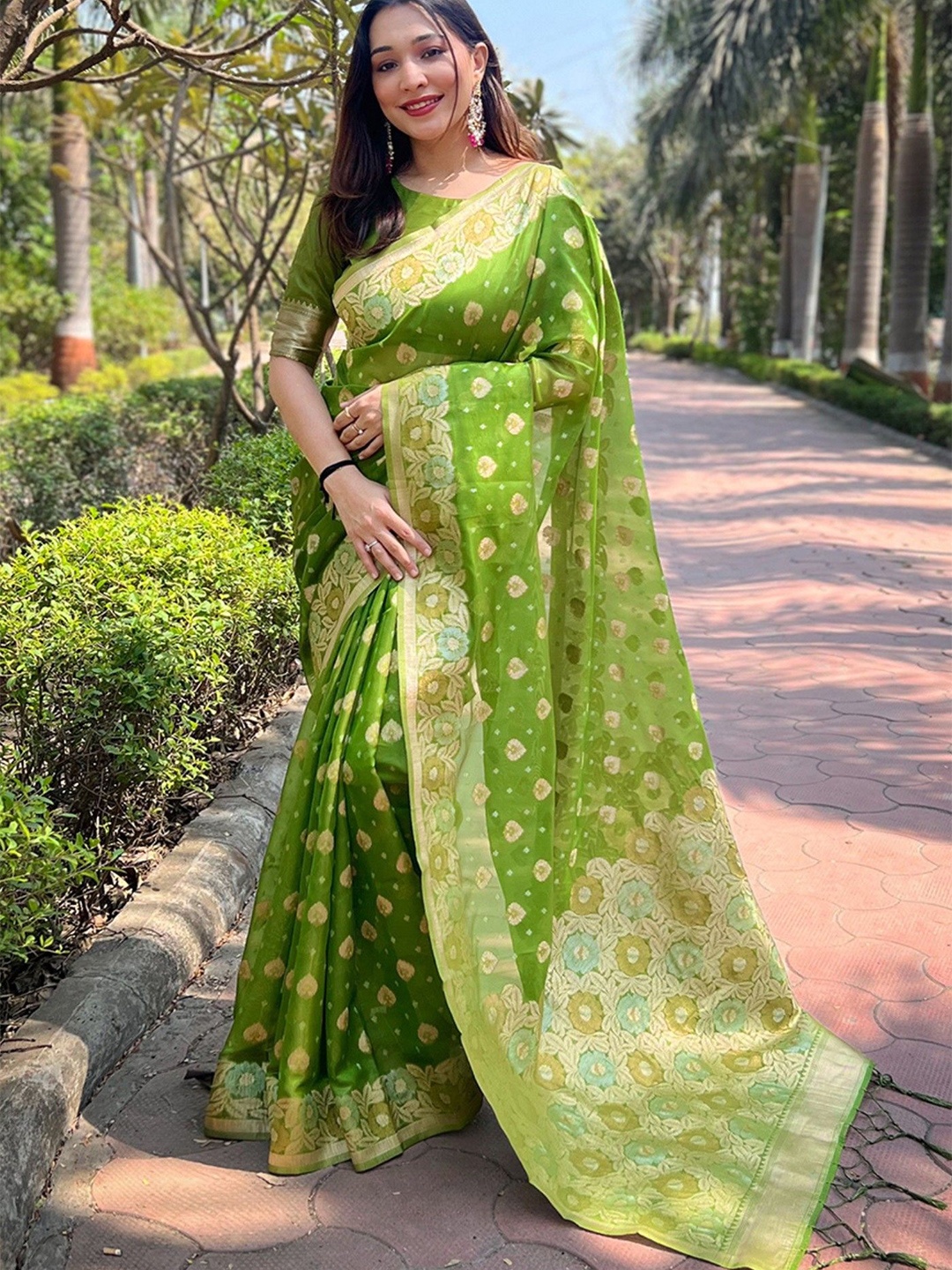 

MySilkLove Woven Design Zari Organza Saree, Green