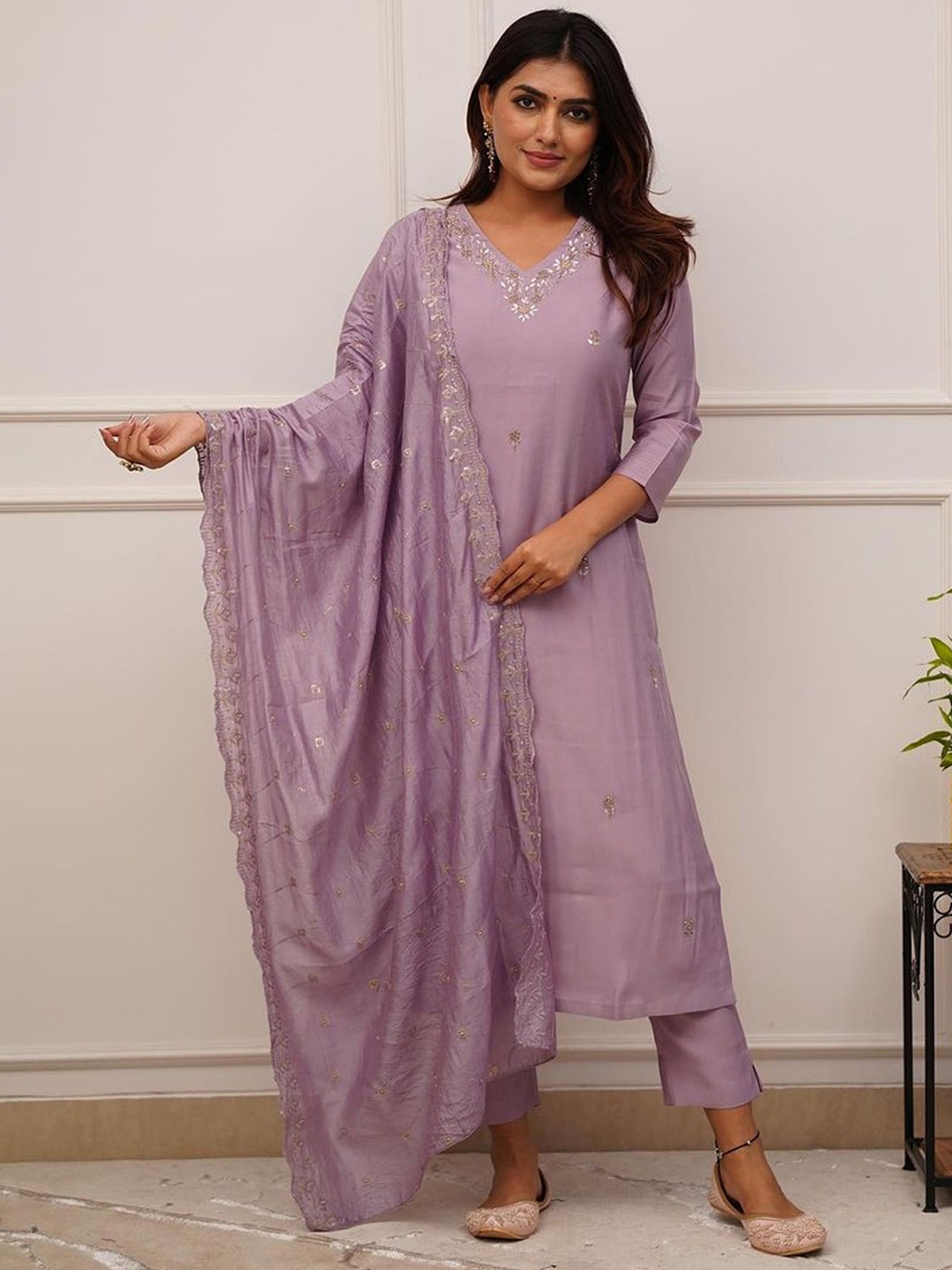 

NIZA FASHION Floral Embroidered Beads & Stones Chanderi Silk Kurta with Trousers & Dupatta, Purple