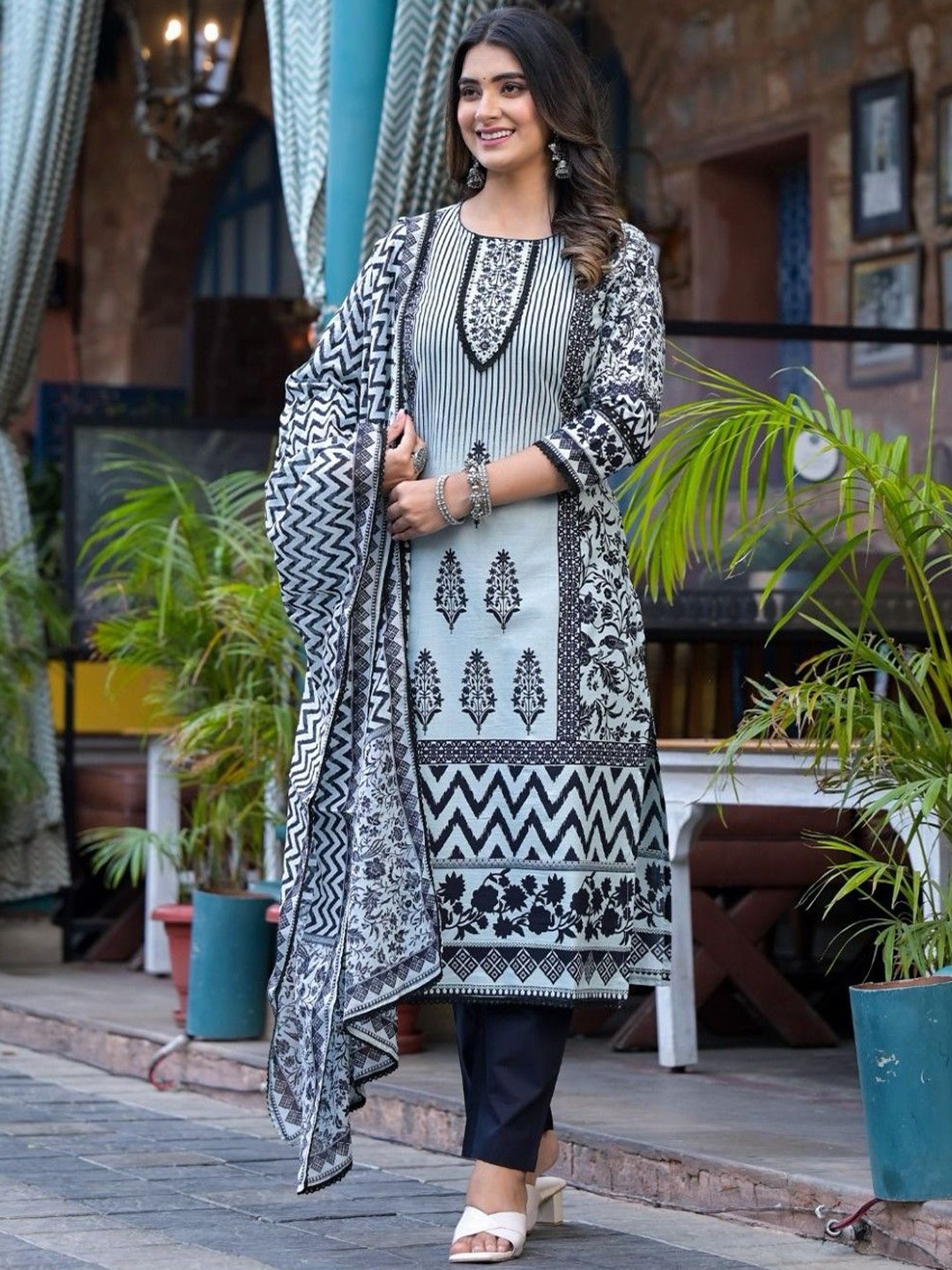 

AUTUMN LANE Floral Printed Pure Cotton Straight Kurta With Patiala & Dupatta, Blue