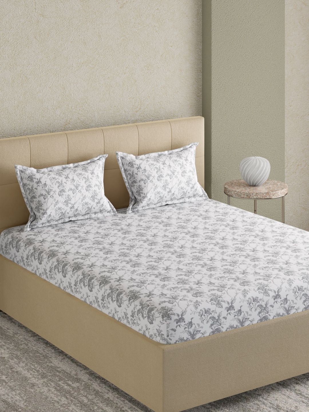 

GM Grey & White Floral 300 TC King Bedsheet with 2 Pillow Covers