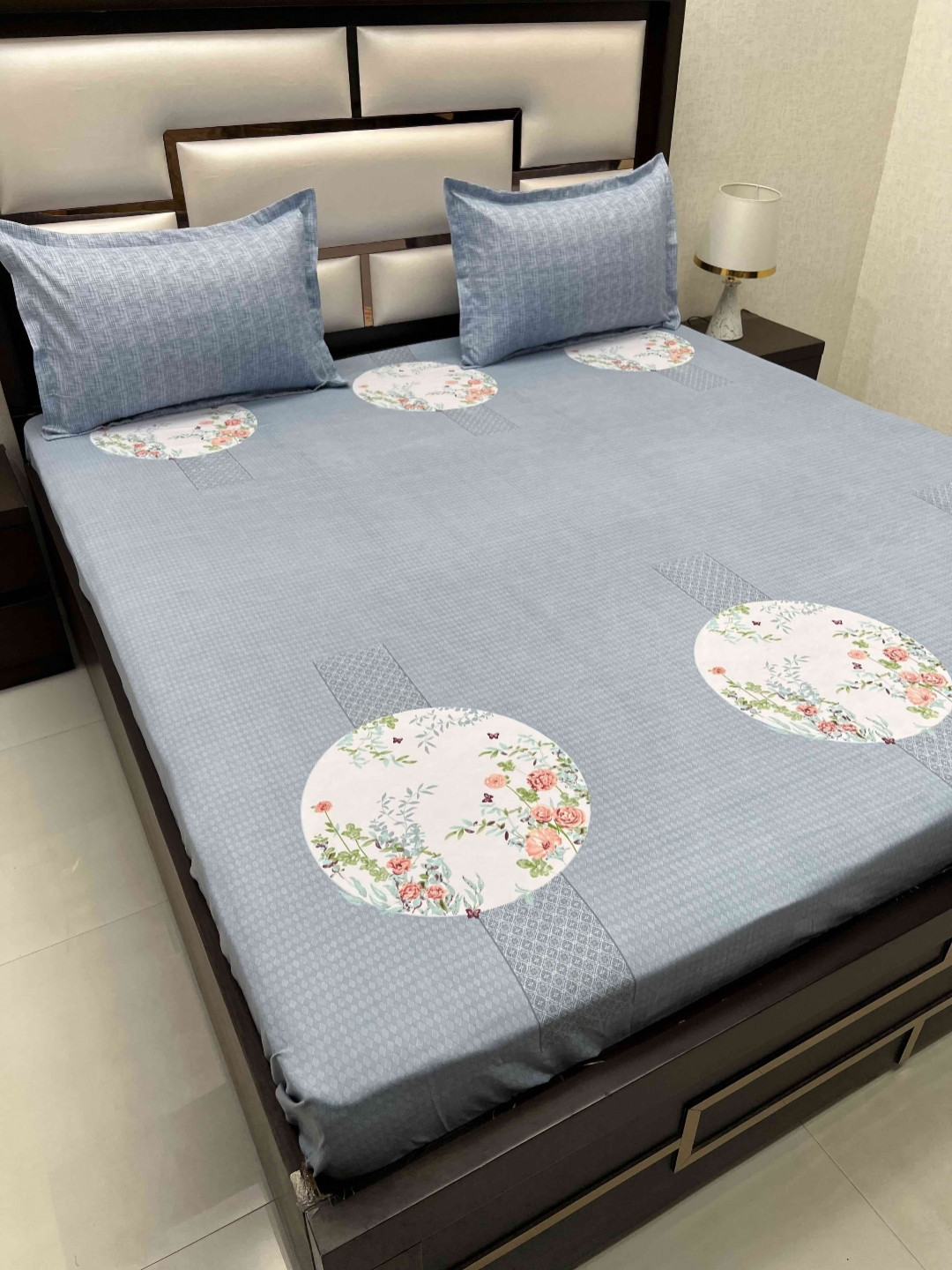 

Pure Decor Blue Printed 330 TC Microfiber Super King Bedsheet & 2 Pillow Covers