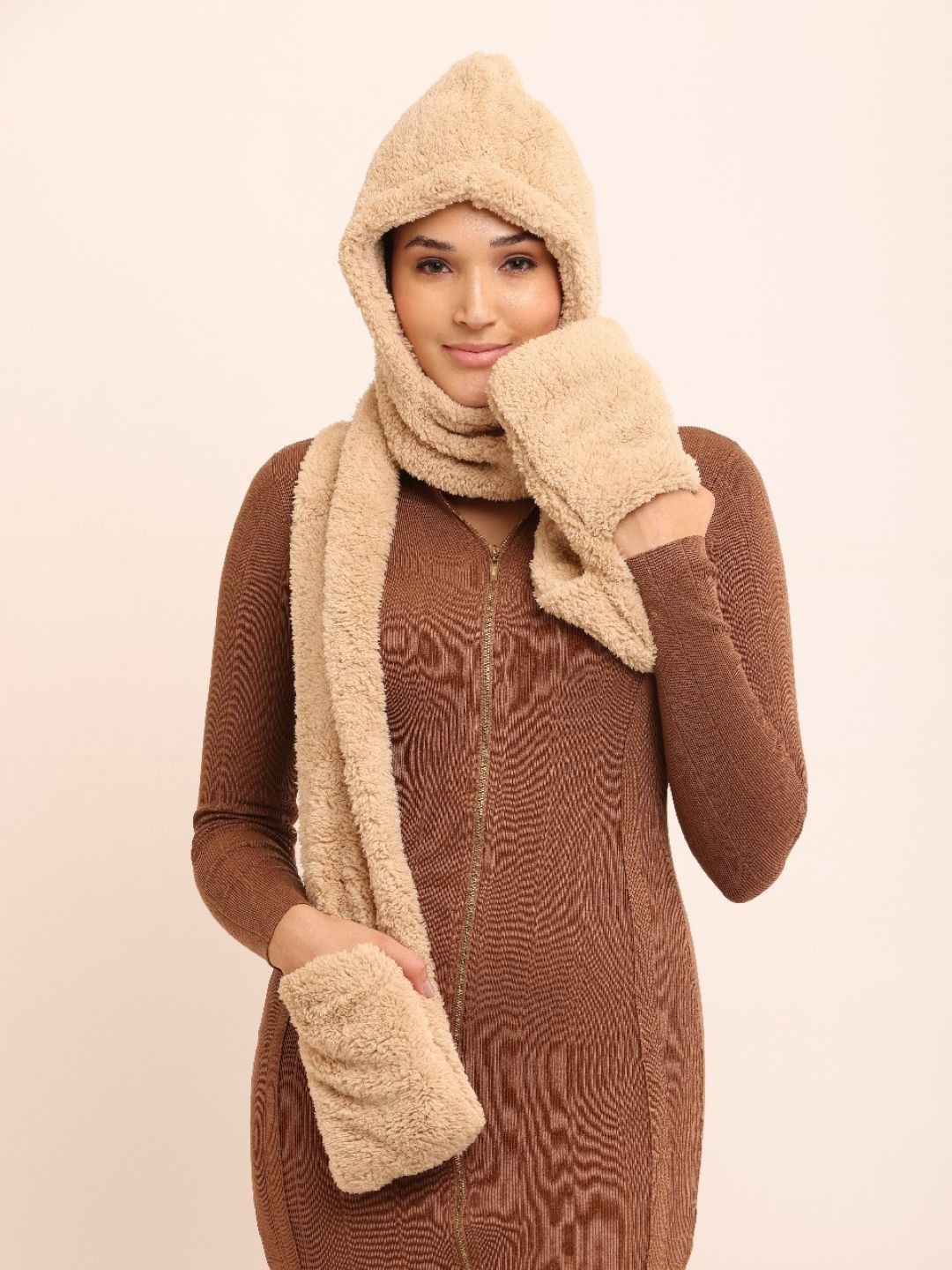 

Poftik Women Woollen Scarf with Cap, Beige