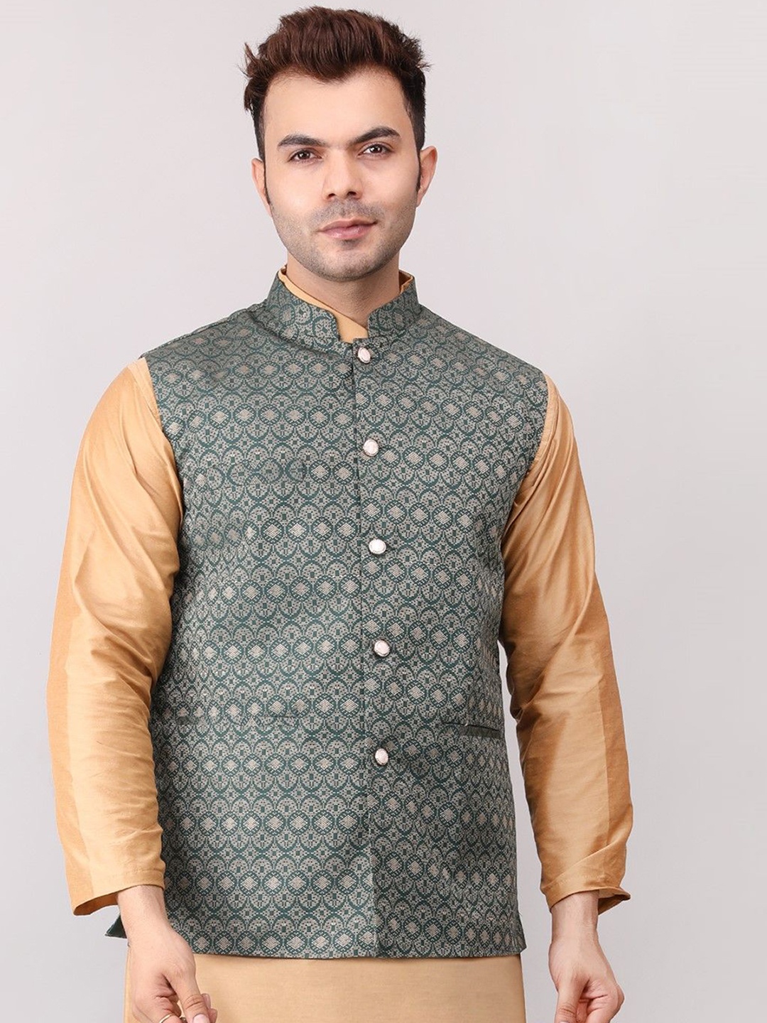 

Voniry Men Embroidered Nehru Jackets, Green