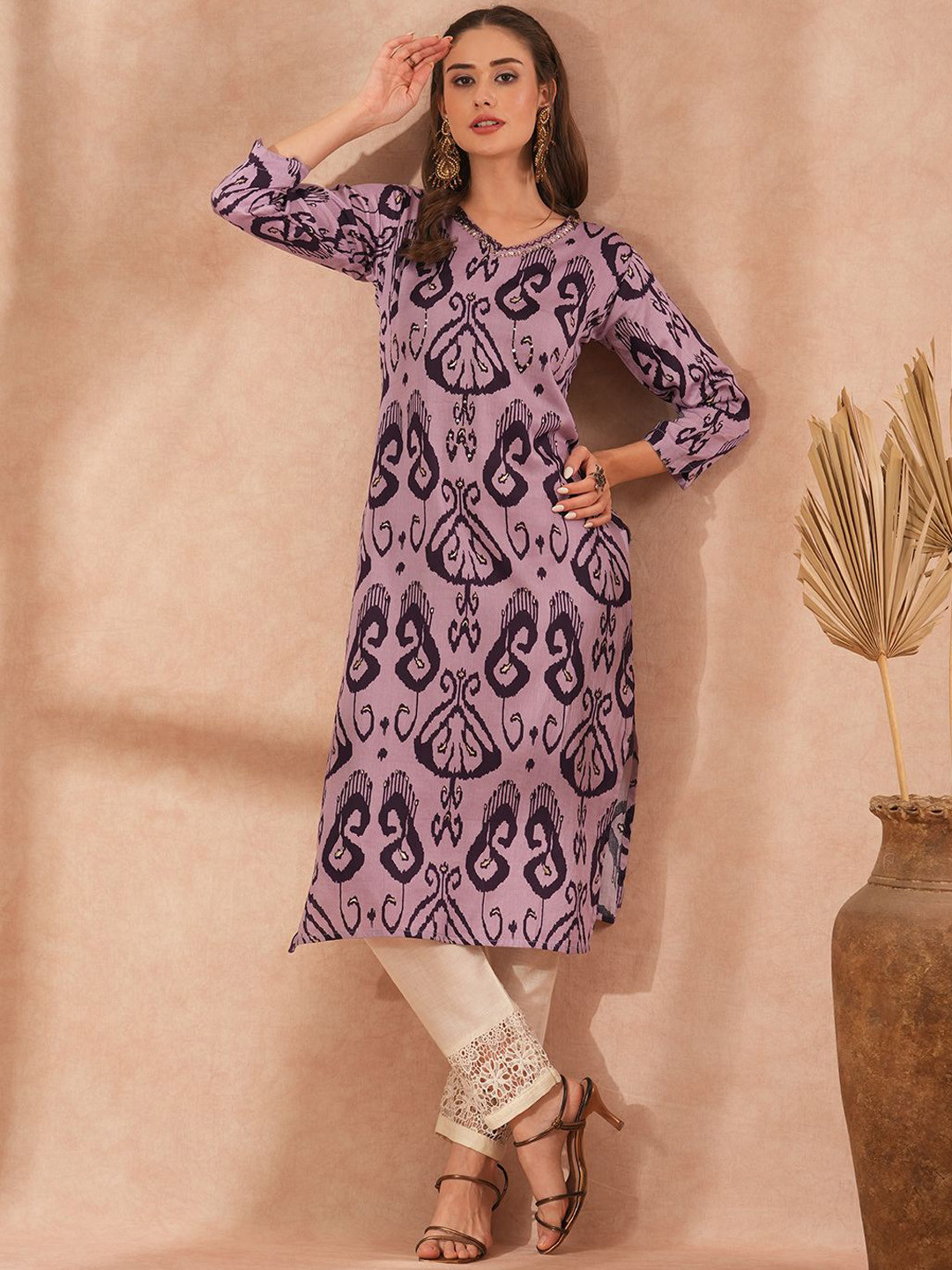 

FASHOR Ethnic Motifs Printed Sequinned V-Neck Cotton Straight Kurta, Lavender