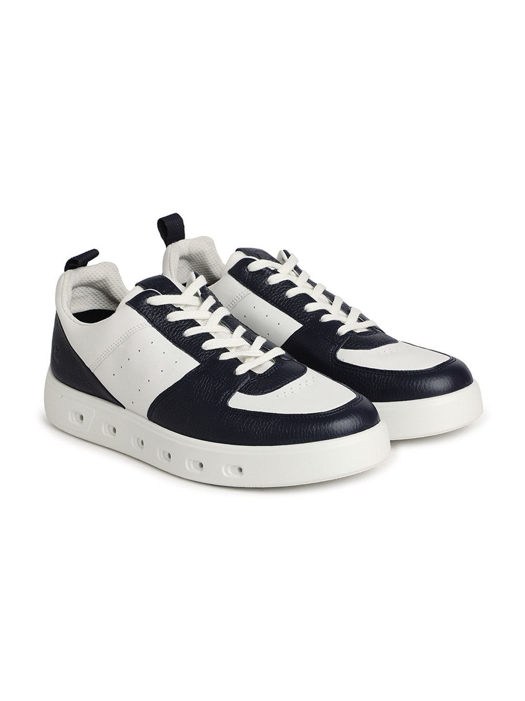 

Ecco Men Street 720 Colourblocked Round Toe Leather Sneakers, Blue