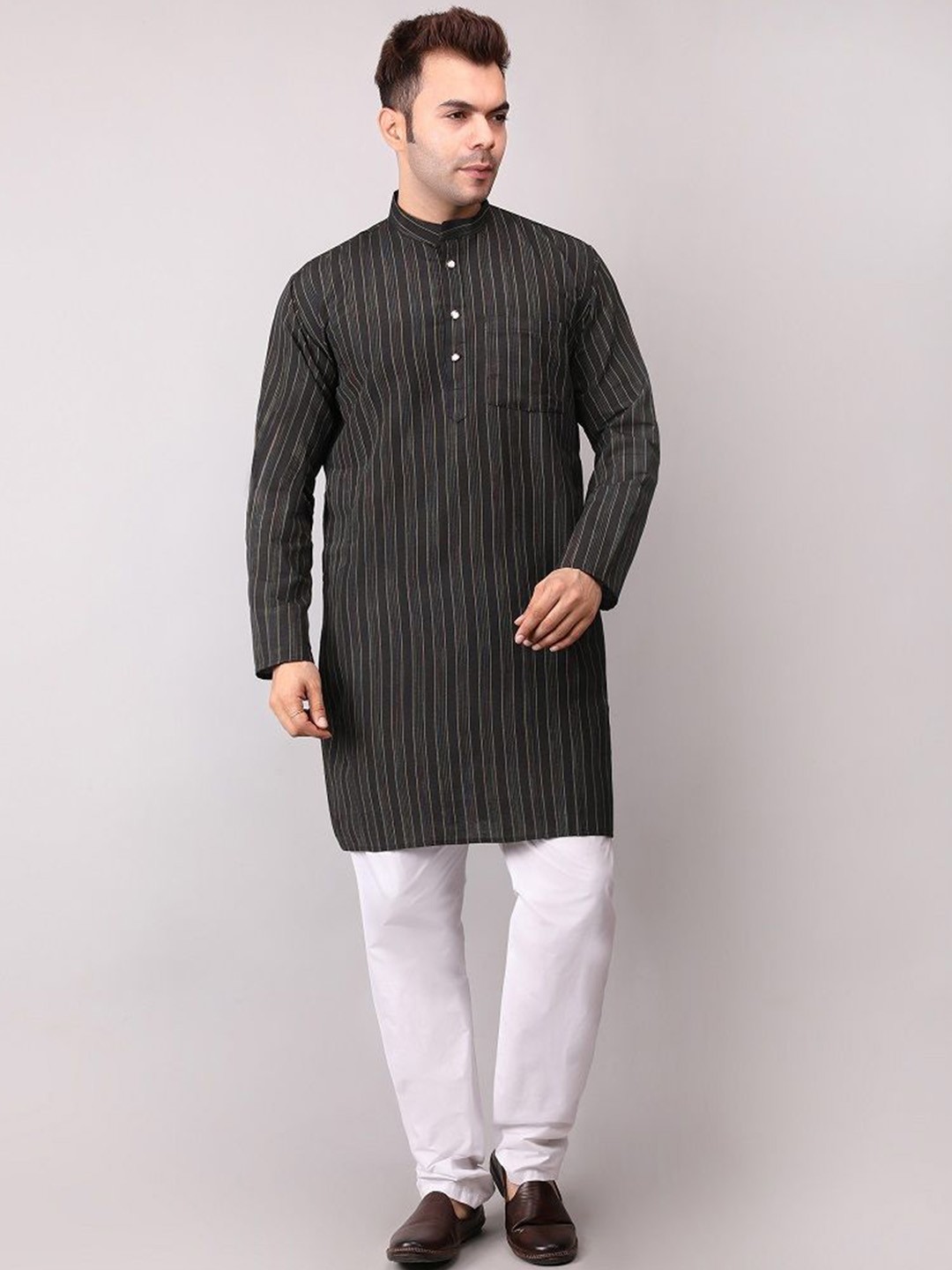 

Voniry Striped Straight Kurta with Pyjamas, Black
