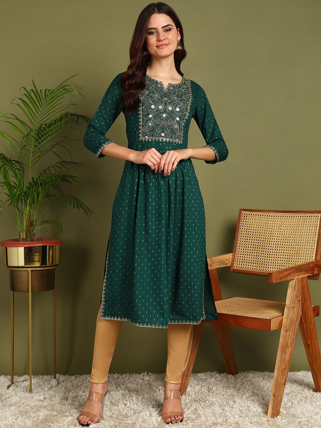 

Kapad Dwar Ethnic Motifs Printed Sequinned Straight Kurta, Green