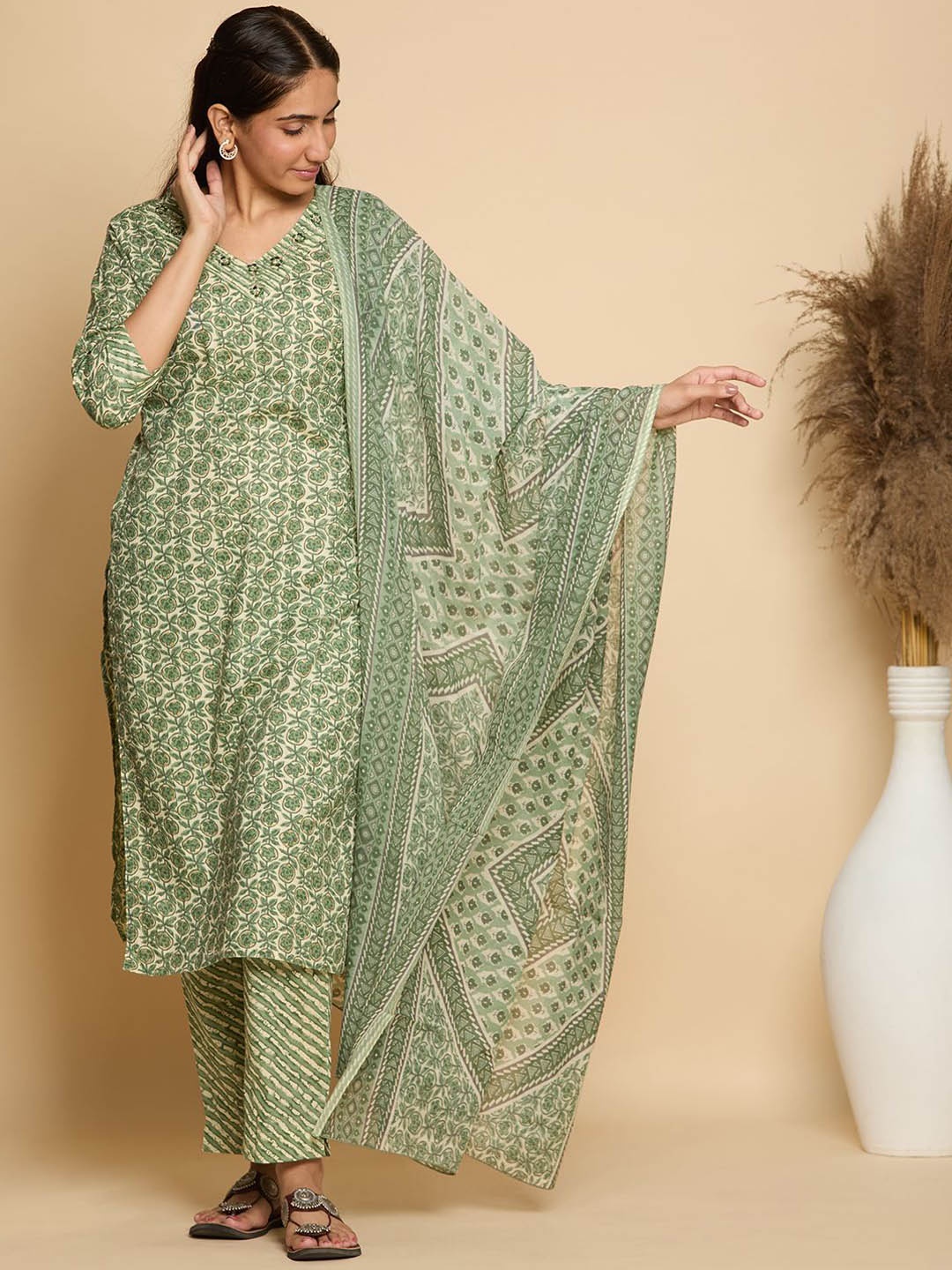 

KRSN FAB Ethnic Motifs Printed Thread Work Pure Cotton Kurta with Pyjamas & Dupatta, Green