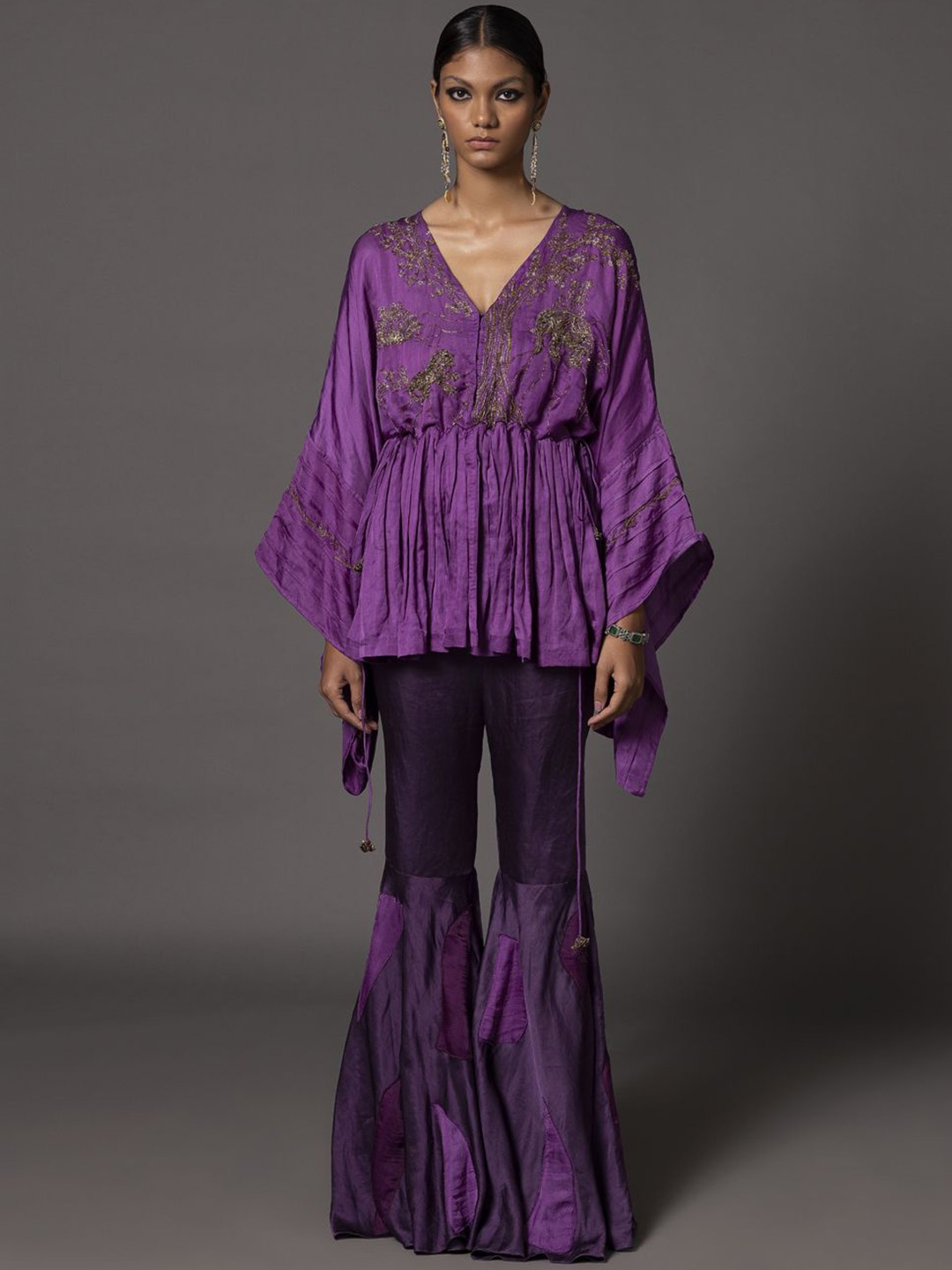 

A Humming Way Ethnic Motifs Embroidered V-Neck Kimono Sleeves Linen Kurti with Sharara, Purple