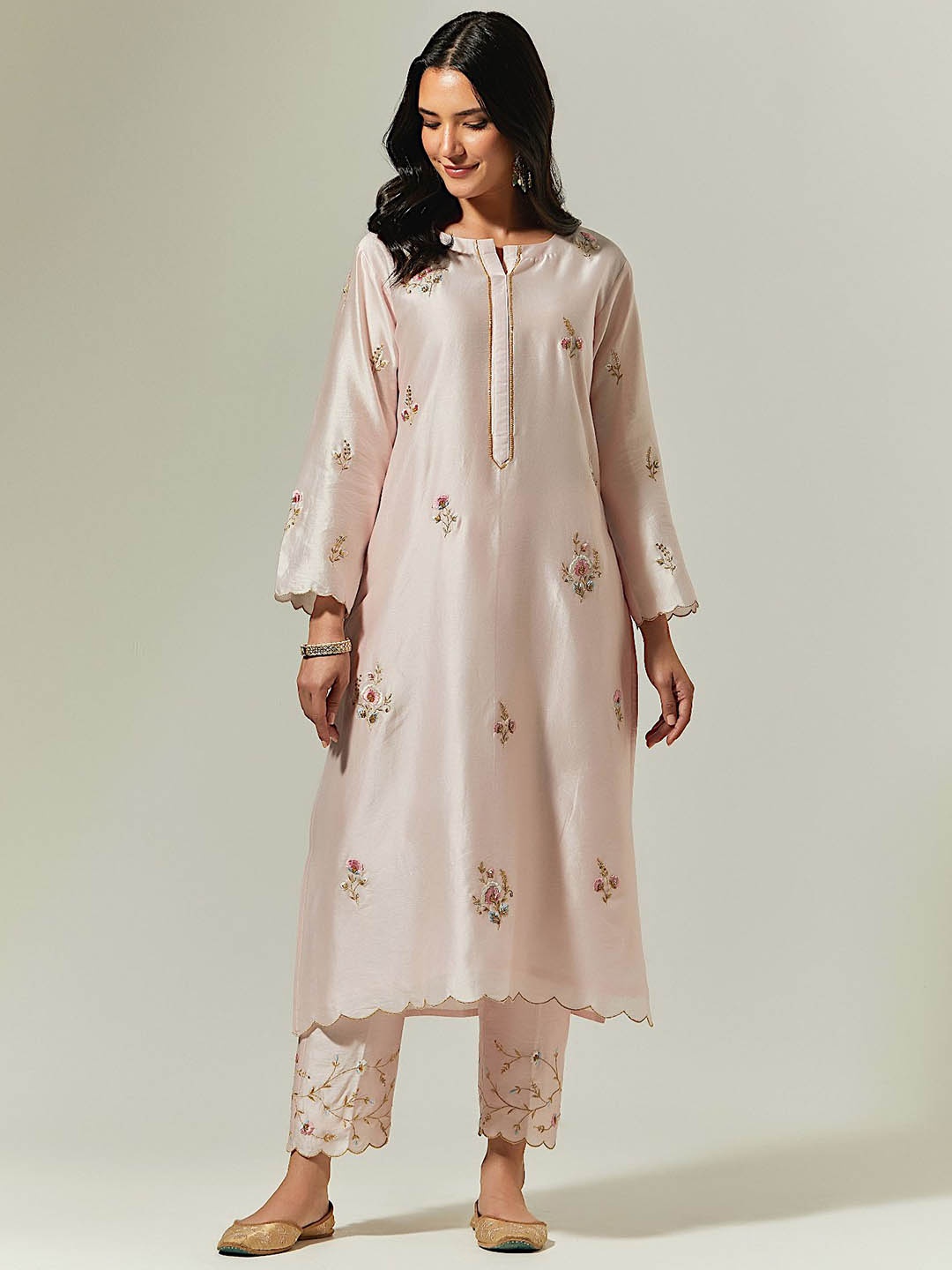 

Anantaa by roohi trehan Floral Embroidered Chanderi Silk Kurta, Pink