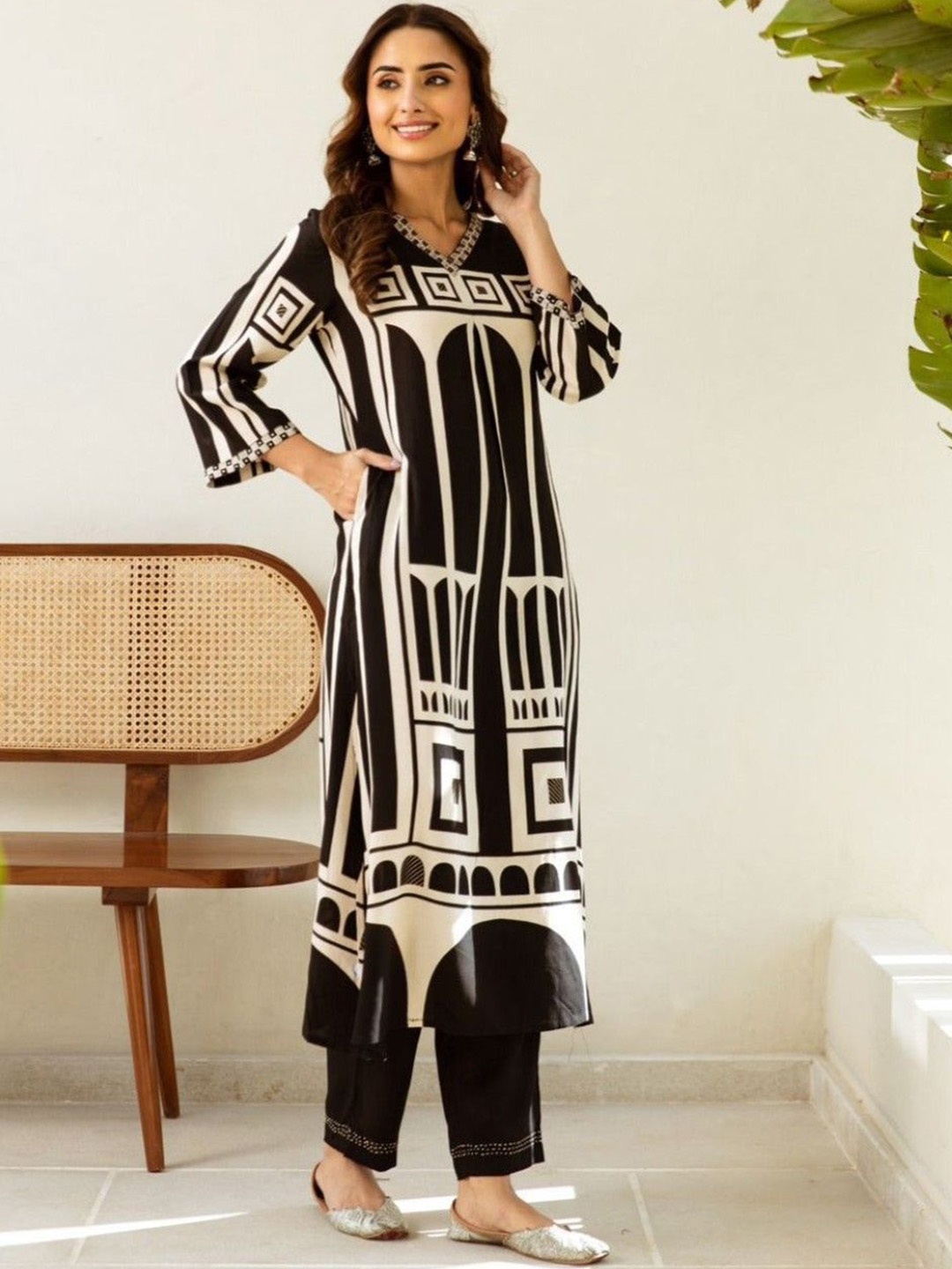 

AUTUMN LANE Geometric Printed Regular Pure Cotton A-Line Kurta with Trousers, Black