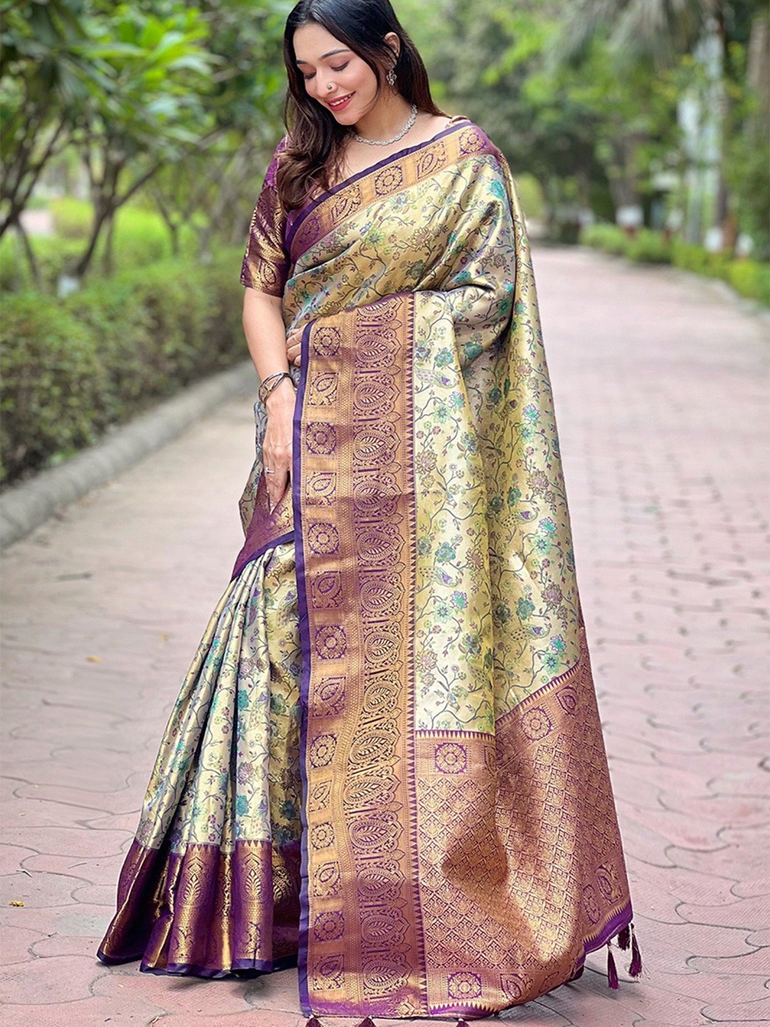 

MySilkLove Woven Design Zari Banarasi Saree, Green