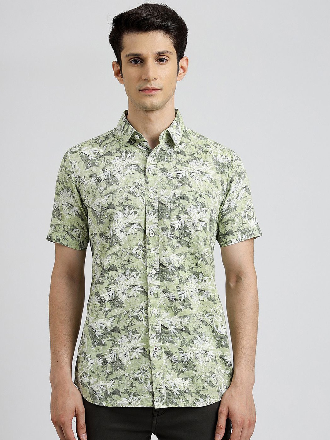 

JADE BLUE Men Spread Collar Floral Printed Cotton Slim Fit Casual Shirt, Green
