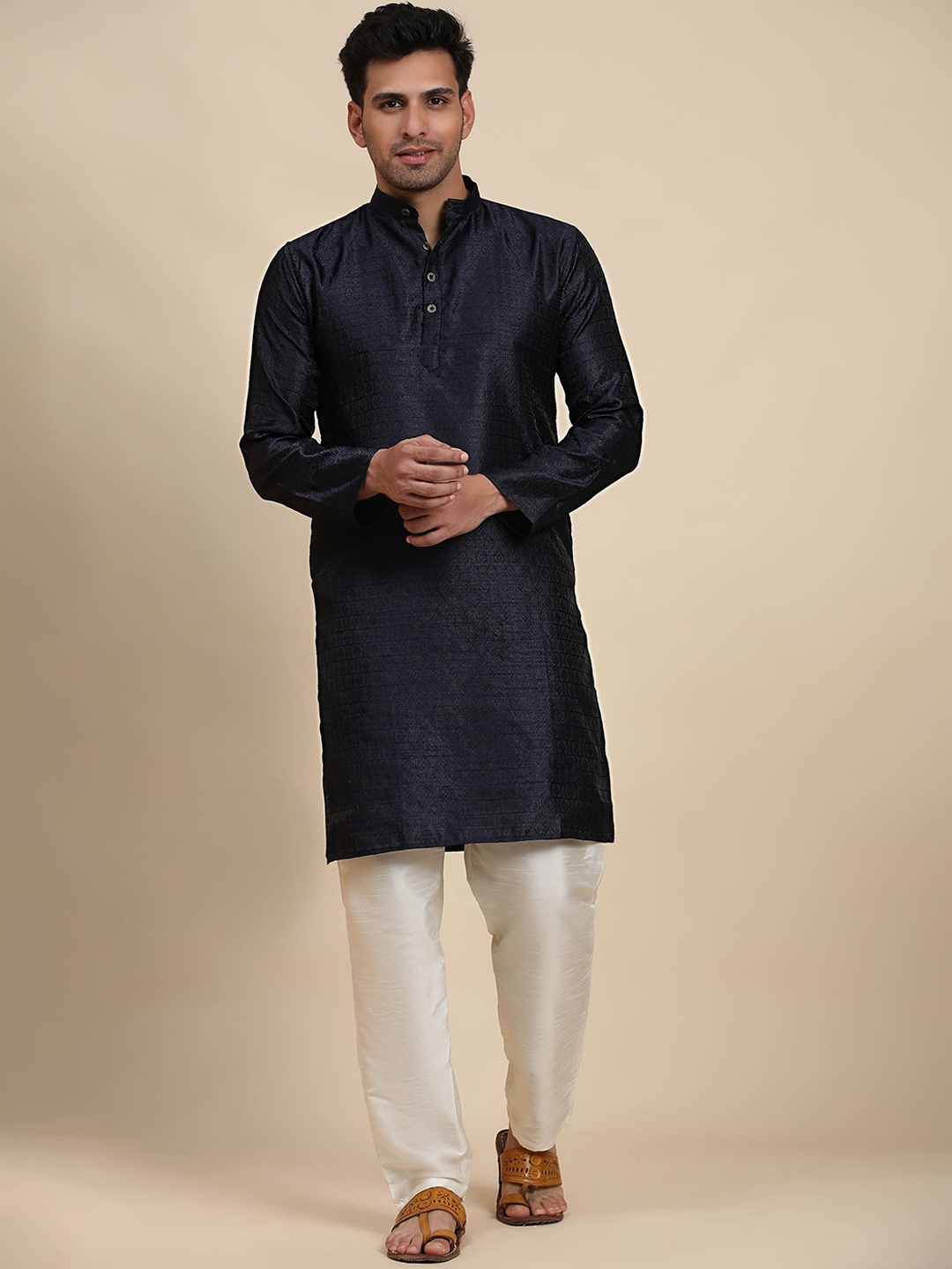 

Rawayi Geometric Woven Design Mandarin Collar Jacquard Straight Kurta, Navy blue