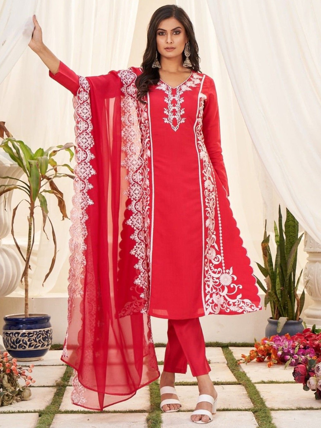 

AUTUMN LANE Ethnic Motifs Embroidered Straight Kurta With Trouser & Dupatta, Red