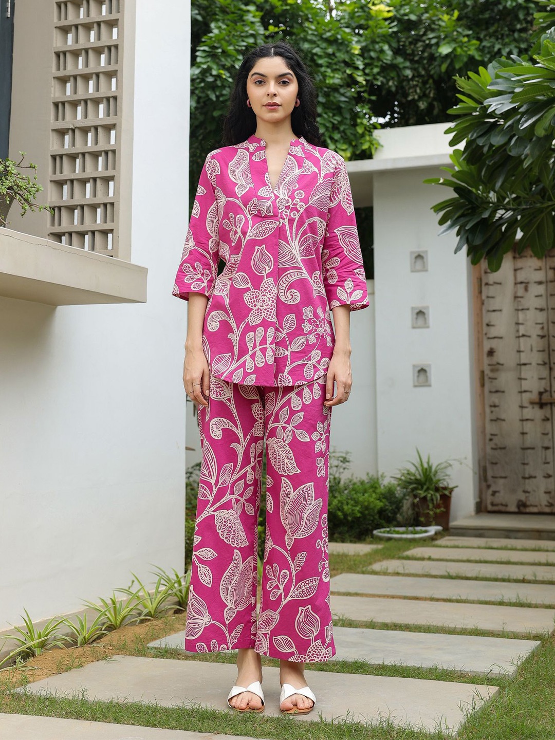 

JISORA Pink Floral Printed Mandarin Collar Pure Cotton Top With Trousers