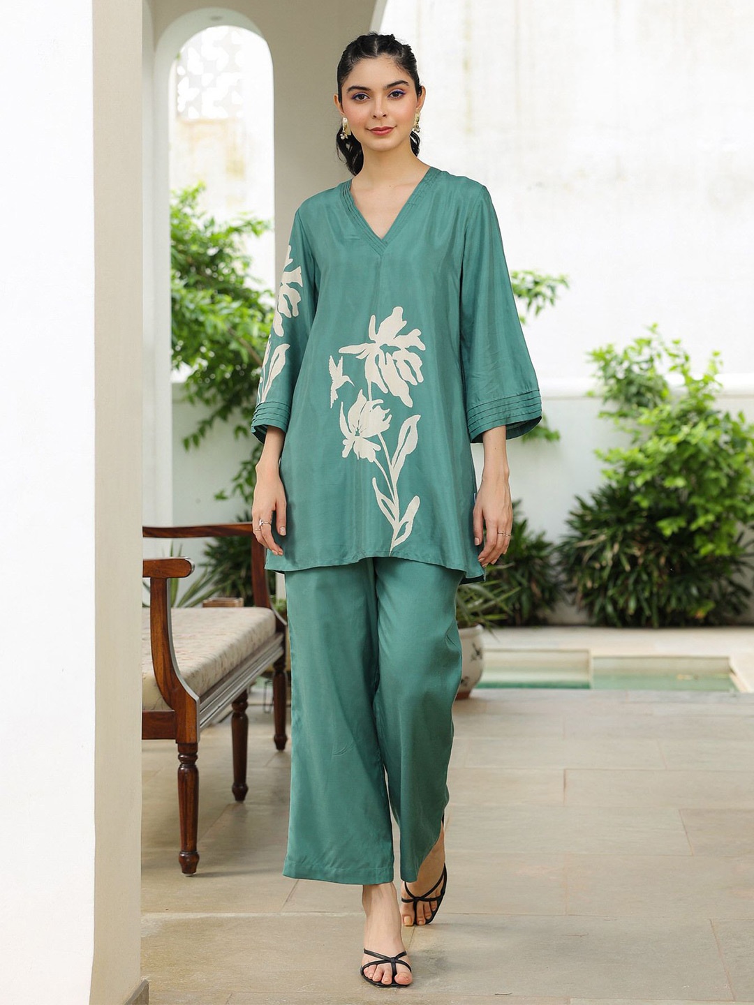 

JISORA Green Floral Printed V-Neck Pure Silk Top With Trousers