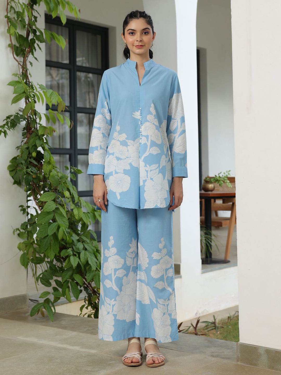 

JISORA Blue Floral Printed Mandarin Collar Pure Cotton Top With Palazzo