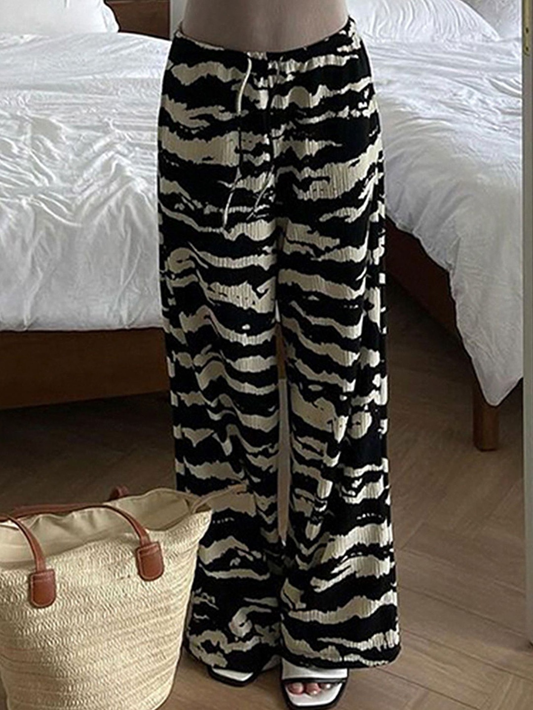 

LULU & SKY Women Printed Loose Fit Trousers, Black