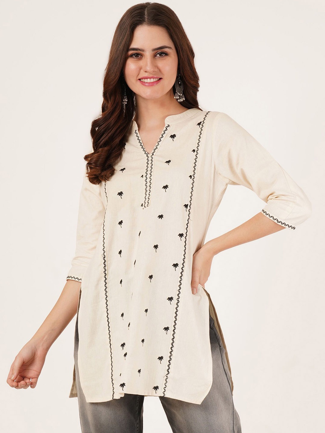 

Brownverse Ethnic Motifs Embroidered Mandarin Collar Thread Work A-Line Kurti, Off white