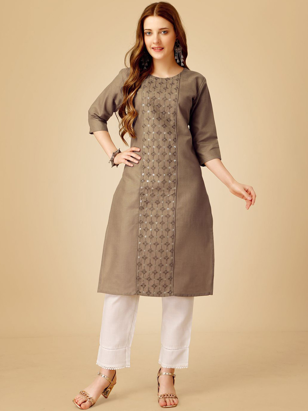 

KAYOMMI Geometric Embroidered Roud Neck Straight Kurta with Trousers, Khaki