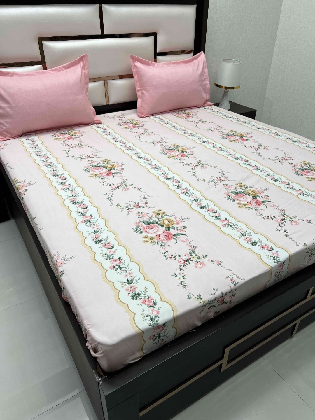 

Pure Decor Pink & White Floral Cotton 300 TC King Bedsheet with 2 Pillow Covers