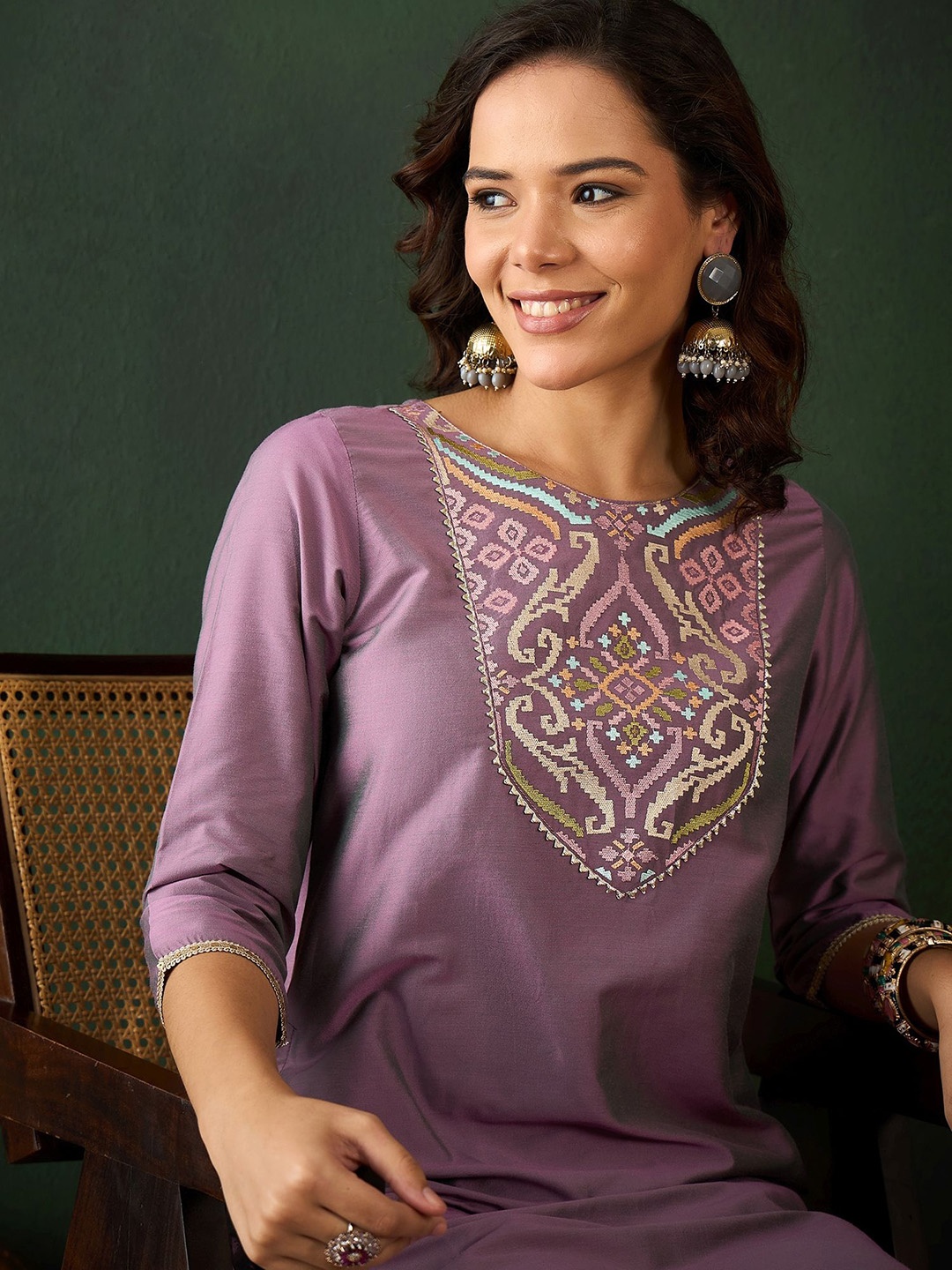 

Sangria Ethnic Motif Embroidered Straight Kurta, Purple