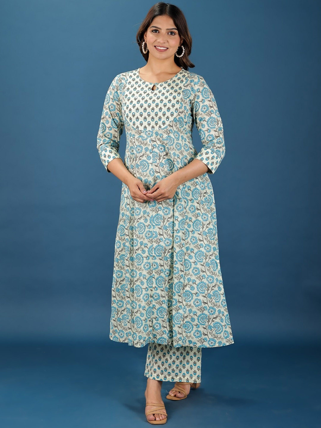 

Aramya Floral Printed Keyhole Neck Panelled Pure Cotton Anarkali Kurta, Off white